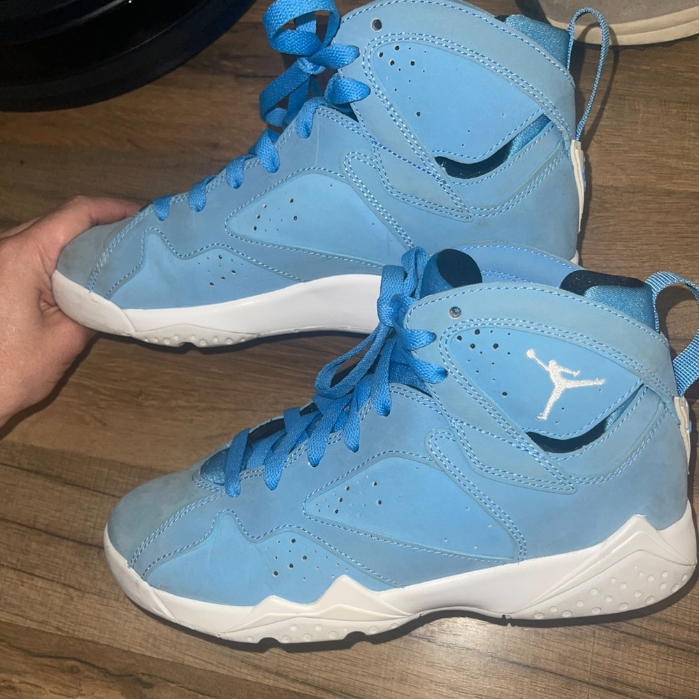 Baby blue Jordan’s size 6.5
